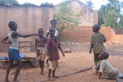 Children playing in buguni mali 010605